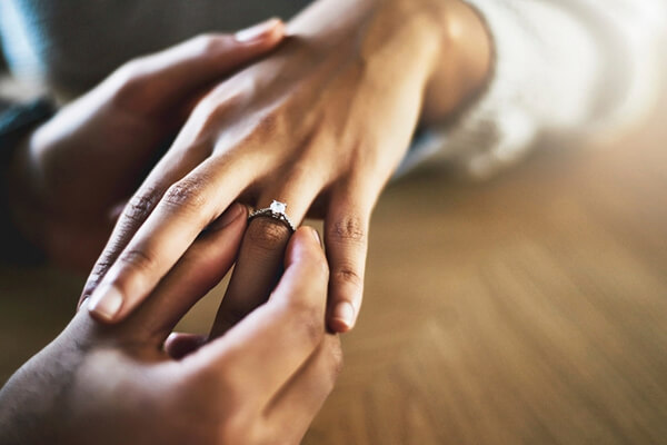 Evlilik Teklifi İçin Hangi Yüzüğü Seçmelisiniz?